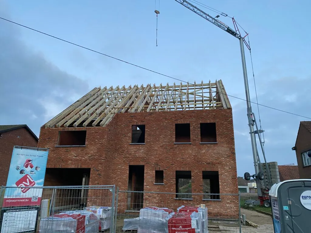 Nieuwbouw Averbode: hellende dakconstructie